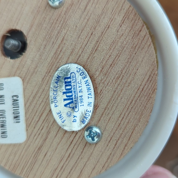 Vintage Aldon Cardinal 1984 Musical Birds of a Feather Fine Porcelain Figure - Picture 4 of 11